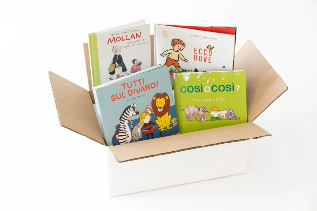 Box "A Piccoli Passi" family book club.