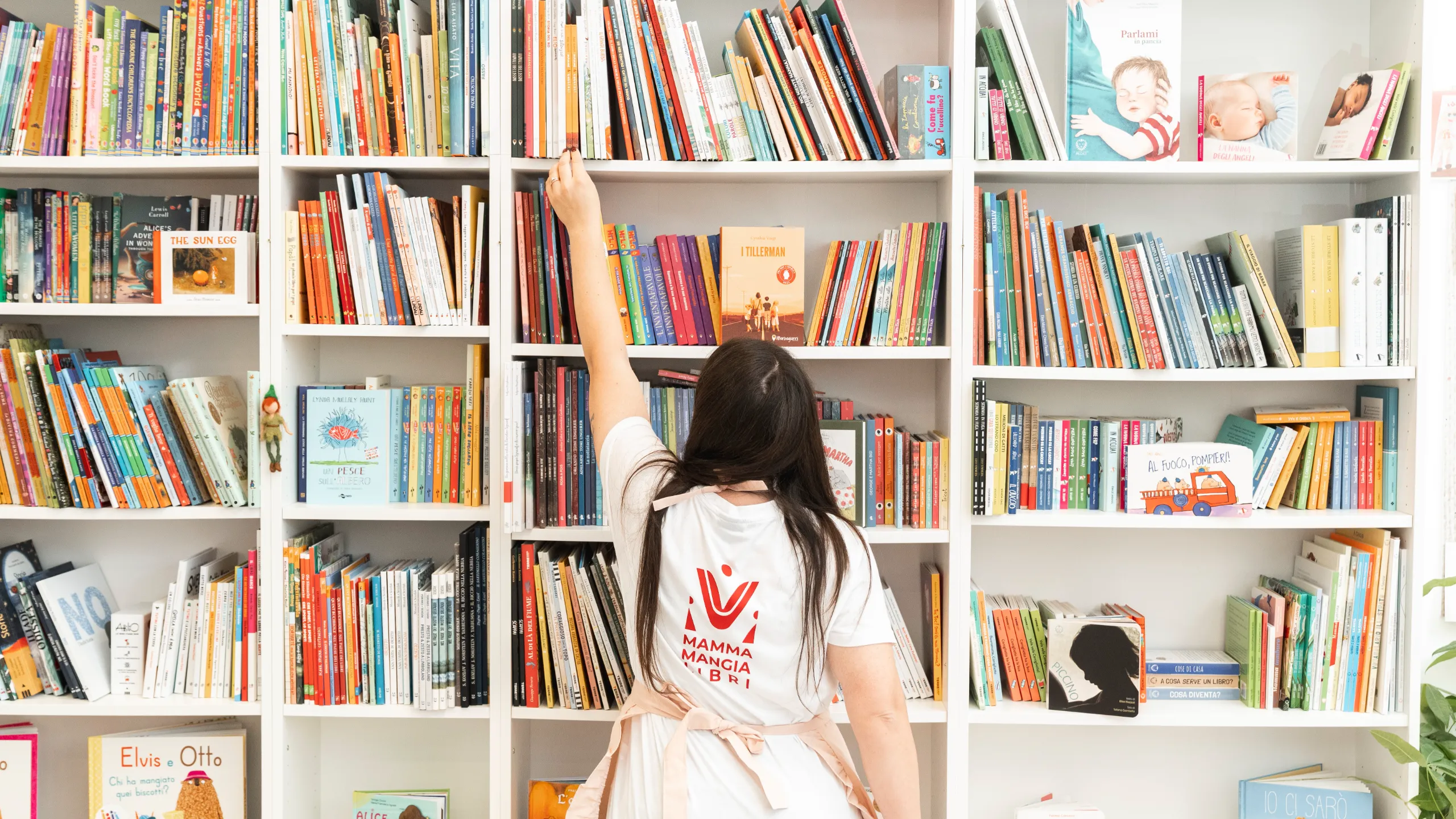 Libreria Mamma Mangia Libri - interno del negozio a Lecco